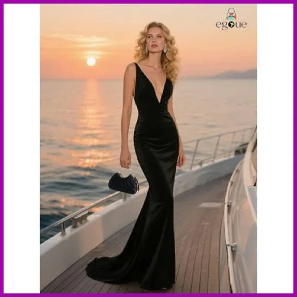 Sparkling Evening Clutch with Detachable Chain Strap, 7.8